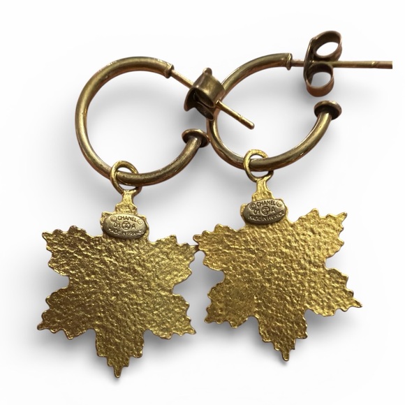 CHANEL Authentic Gold Snowflake Pierced Earrings with Box - Picture 5 of 6